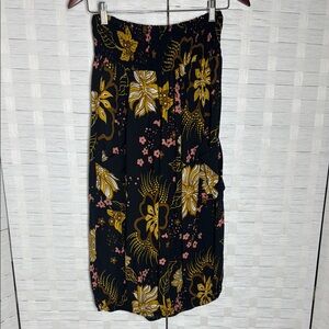 Island Planet Black Lightweight Floral Bubble Skirt with Cargo Side‎ Pockets